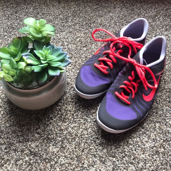 Nike Shoes - 📦3/$25📦Nike Free Athletic Shoes